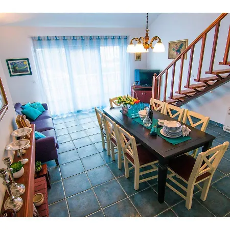Villa Jadranka With Pool And Beachfront *